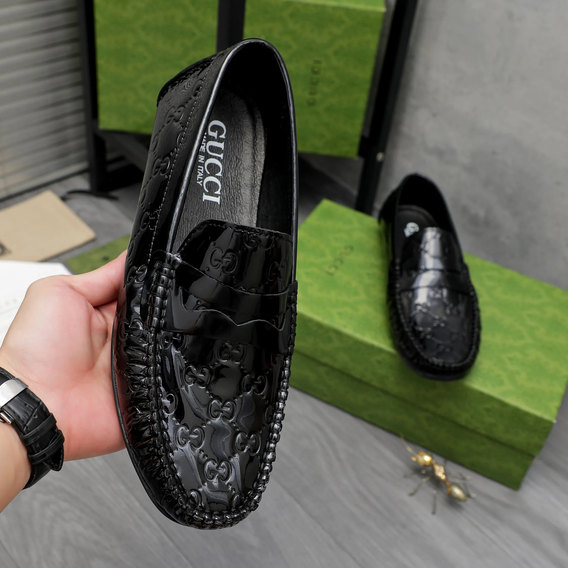 Men's shoes 💰380 Product trademark: GUCCI "Gucci" casual slip-on beanie shoes Regular size: 38-45 (45 is custom-made and non-returnable) Product materials: Selected lacquered embossed cowhide upper, pigskin lining, beanie outsole